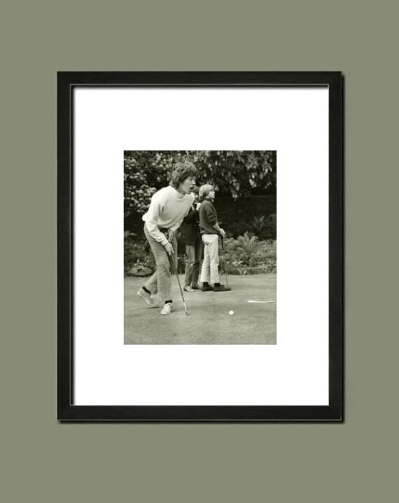 Les Rolling Stones golfeurs au Gleneagles Hotel, 1965 - Suggestion d'encadrement du tirage