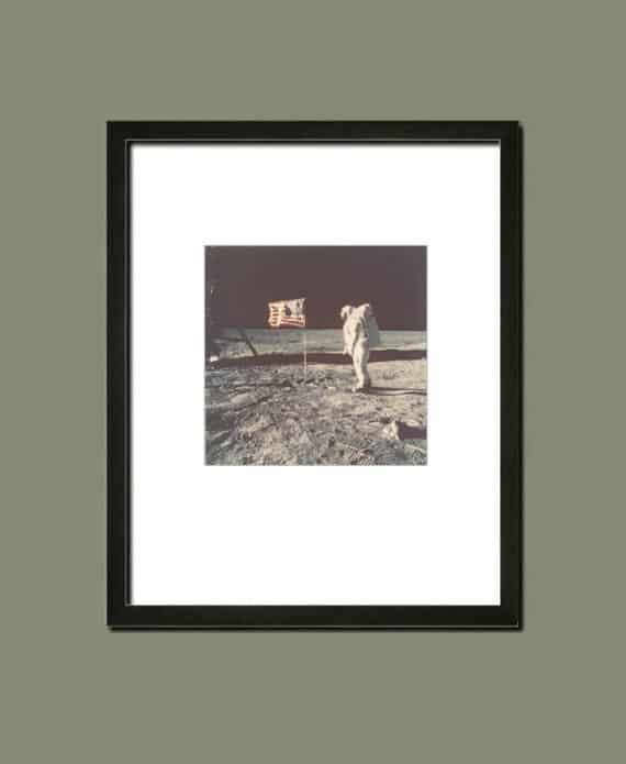Apollo 11 : Buzz Aldrin pose sur la Lune - Tirage vintage de la NASA - Nasa AS11-40-5875 - Suggestion d'encadrement