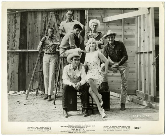 The Misfits : la séance photo de Marilyn Monroe et de l'équipe du film - Tirage original pour la promotion du long métrage de John Huston