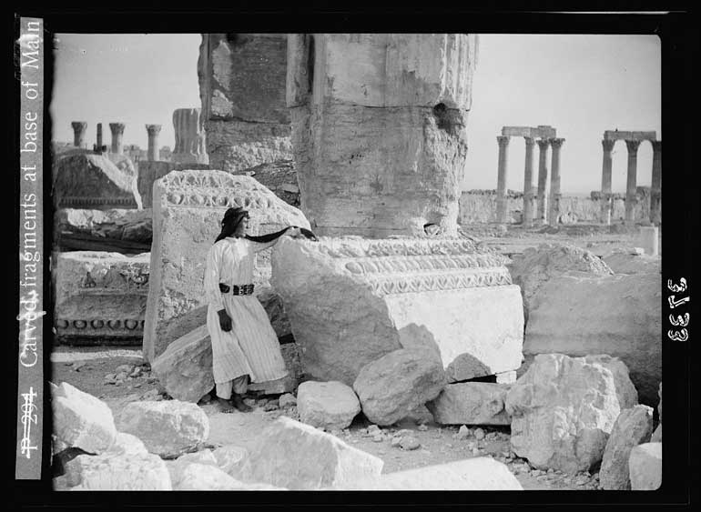 Anonyme - Palmyre - Fragment du temple de Baal, circa 1920 - Négatif - Source : Library of Congress