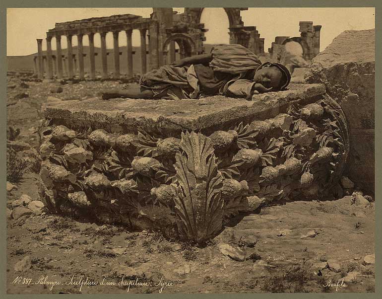 Felix Bonfils - N°397 - Palmyre - Sculpture d'un chapiteau - Syrie - Tirage albuminé, circa 1860-1899 - Source : Library of Congress