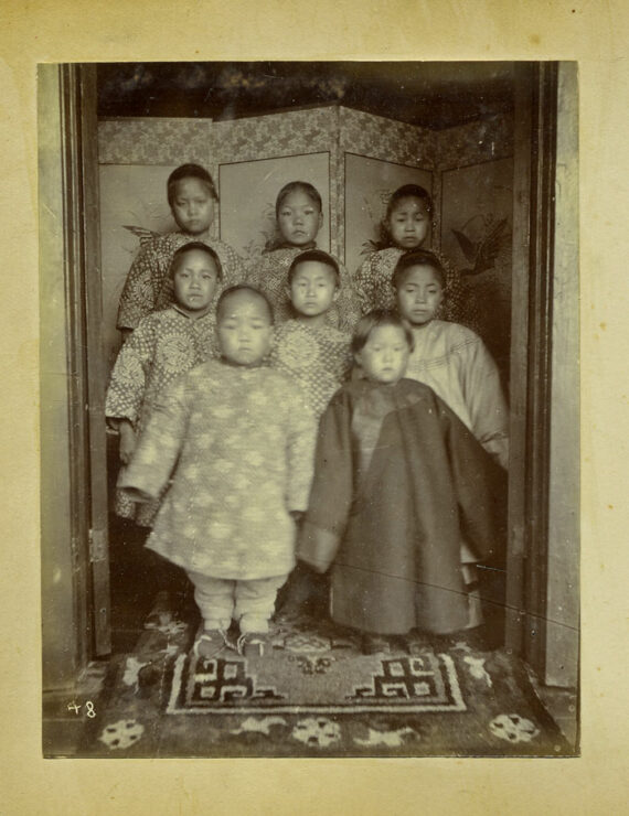 Enfants chinois de la Chine d'autrefois - Aristotype au collodion monté sur carton
