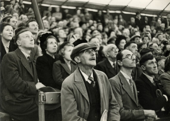 Le public du cirque par François Tuefferd - Tirage argentique d'époque, circa 1940 - Photo Memory