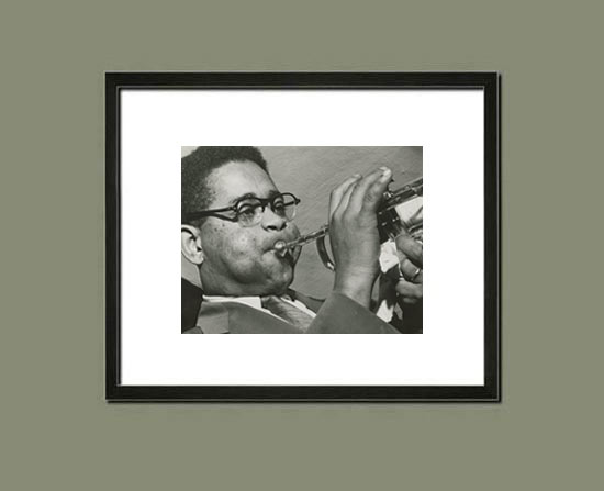 Dizzy Gillespie à la trompette, portrait de 1953 - Suggestion d'encadrement