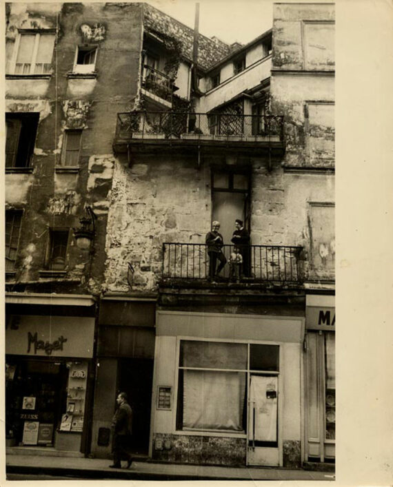 Paris Sixties : 42 rue Dauphine, par Henry Martin Gasser - Tirage argentique vintage - Photo Memory