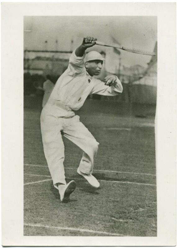 René Lacoste en plein smash, Coupe Davis 1927 - Tirage argentique ancien - Photo Memory