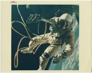 Ed White en apesanteur - Tirage vintage NASA -S-65-30433 - Photo Memory