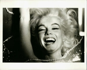 Marilyn Monroe, portrait aux perles par Bert Stern - Tirage original, de 1982 - Photo Memory