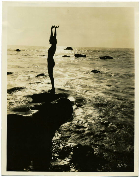 La femme du bord de mer, par Don English - Tirage argentique d'époque - Photo Memory