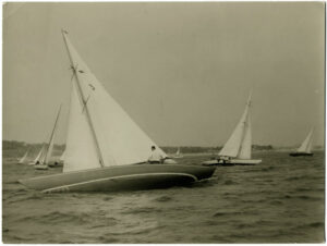 Voilier Requin en régate en rade de Brest, National Requin 1959 - Tirage argentique d'époque - Photo Memory