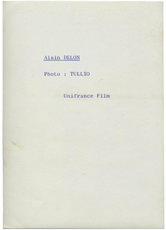 Alain Delon, l'homme au Borsalino - Dos du tirage argentique d'époque, 1970