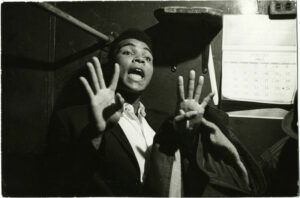 Cassisus Clay, alias Mohamed Ali, par le photographe Marvin Lichtner, en 1963 - Tirage argentique d'époque - Photo Memory