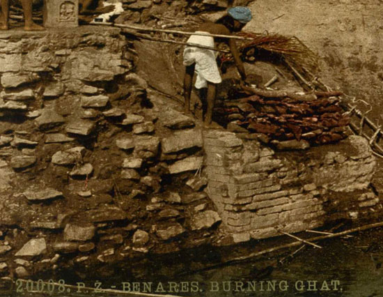 Les Ghats de Benares, photochrome P.Z. Inde - Légende et numéro de référence en lettres dorées.