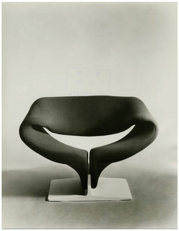 Ribbon Chair F582, fauteuil de Pierre Paulin - tirage vintage 1966 - Photo Memory