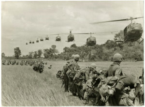 Le rendez-vous, photographie de la guerre du Viêt Nam, 1965 - Tirage argentique d'époque - Photo Memory