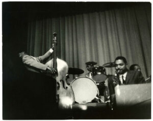Jazz à Paris : les hommes de Count Basie en action - Paris, 1959 - Tirage argentique d'époque - Photo Memory
