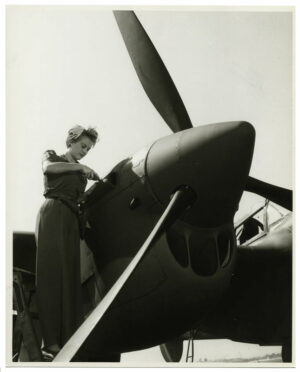 Rosie la riveteuse, au travail sur un P-38 Lightning - Photographe David Bransby, 1942 - Photo Memory