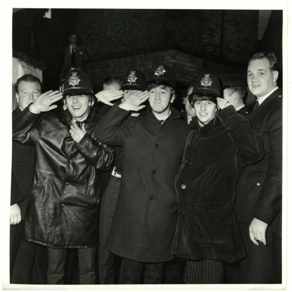 The Beatles en Bobby, concert à Birmingham, 1963 - Tirage argentique vintage - Photo Memory