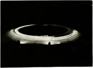 Dans un tourbillon de lumière, photographie industrielle abstraite - Tirage argentique d'époque - Photo Memory