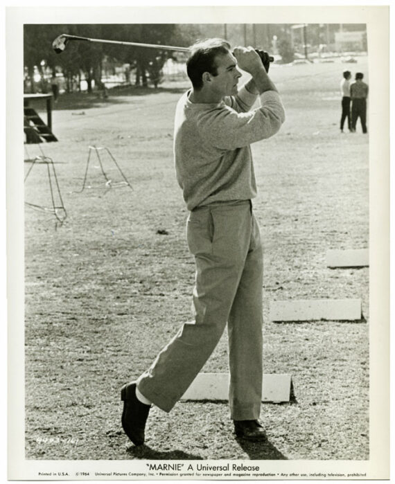 Sean Connery, sur le practice du Lakeside Golf Club - Tirage argentique d'époque - Photo Memory