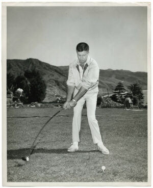 Jerry Lewis, grand golfeur, en flagrant délit de swing - Tirage argentique vintage de 1962 - Photo Memory