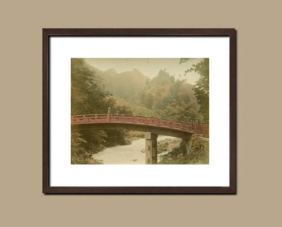 Le Shinkyo, pont sacré de la ville de Nikko, par Raimund von Stillfried - Suggestion d'encadrement