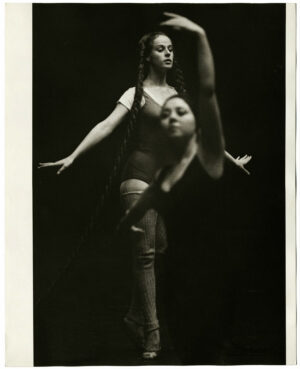 Ballerines en répétition pour Petrouchka, par Gilles Ehrmann - Tirage argentique d'époque - Photo Memory