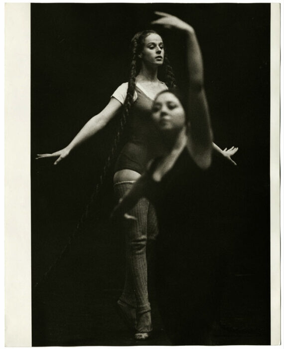 Ballerines en répétition pour Petrouchka, par Gilles Ehrmann - Tirage argentique d'époque - Photo Memory