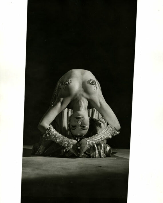 La danseuse Nejla Ateş, par Peter Basch, 1954