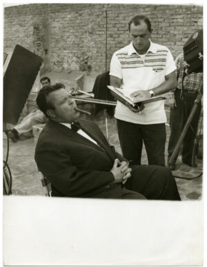 Orson Welles en tournage pour Autour du monde - Tirage argentique d'époque - Photo Memory