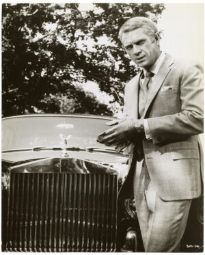 Steve McQueen et la Rolls Royce Silver Shadow de l'Affaire Thomas Crown, 1967 - Tirage argentique d'époque - Photo Memory
