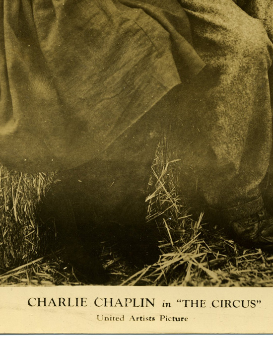 Merna Kennedy et Charlie Chaplin, Le Cirque - Légende dans la marge du tirage d'époque : Charlie Chaplin in the Circu, United Artists Picture, Made in USA.