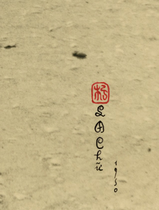 Hanoï : marchandes et leur palanche, Vietnam 1950 - Signature du photographe LACh~u' dans le coin inférieur droit.