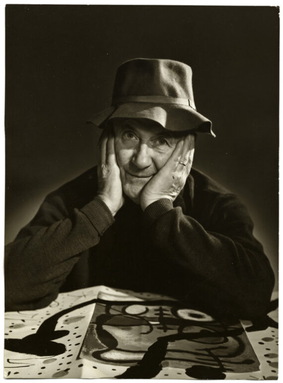 Joan Miró, portrait par Yousuf Karsh, 1965 - Tirage argentique vintage - Photo Memory