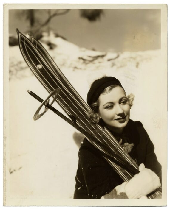 La skieuse des années 30, par le photographe Ray Jones - tirage argentique d'époque, 1935 - Photo Memory