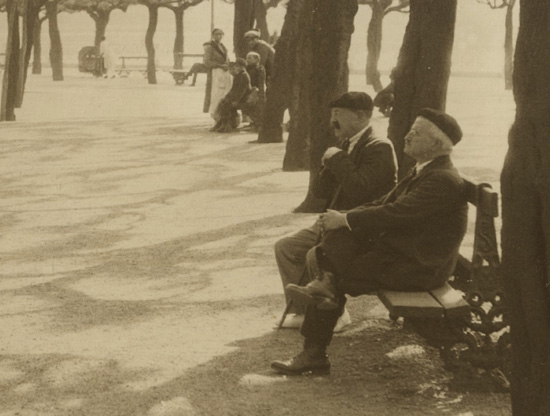 A l'ombre des tamaris de Saint-Sébastien, c. 1935 - Détail de la photographie