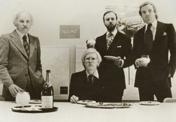 Restaurant Andy-Mat : Andy Warhol et ses partenaires, 1977 - Tirage d'époque sur papier R.C. - Photo Memory