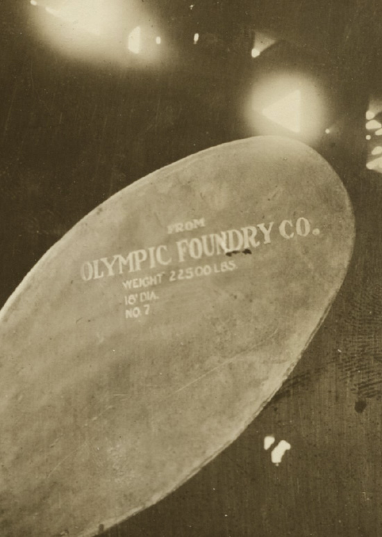Photographie d'hélice de paquebot géante, c. 1920 - Réalisation Olympic Foundry co. - Tirage argentique d'époque