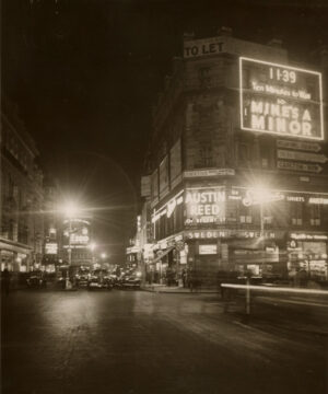 Les lumières de Coventry Street, Londres 1936, par A. Grün - Tirage argentique d'époque - Photo Memory