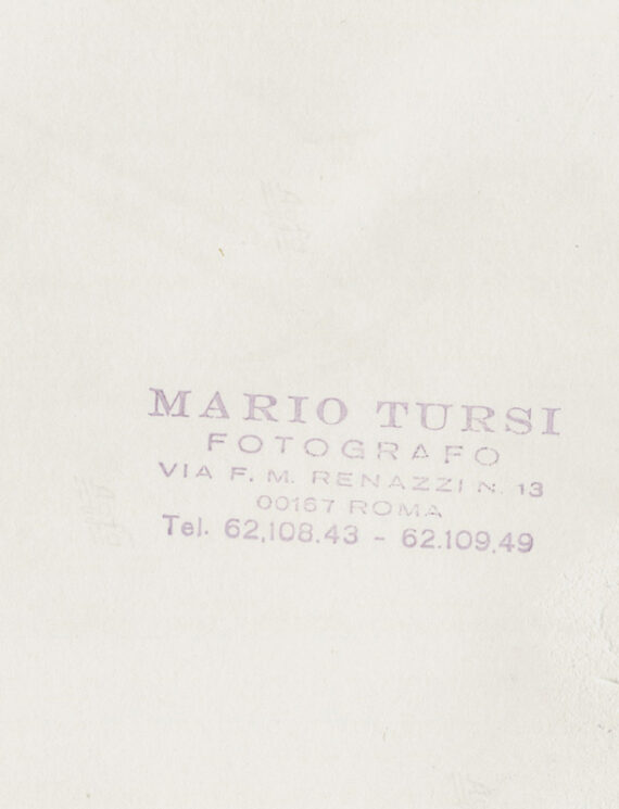 Gian Maria Volonte, pour Enquête sur un citoyen au-dessus de tout soupçon (1970) - Timbre humide du photographe Mario Tursi au dos de l'épreuve (détail)