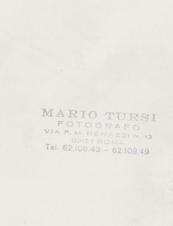 Gian Maria Volonte, pour Enquête sur un citoyen au-dessus de tout soupçon (1970) - Timbre humide du photographe Mario Tursi au dos de l'épreuve (détail)