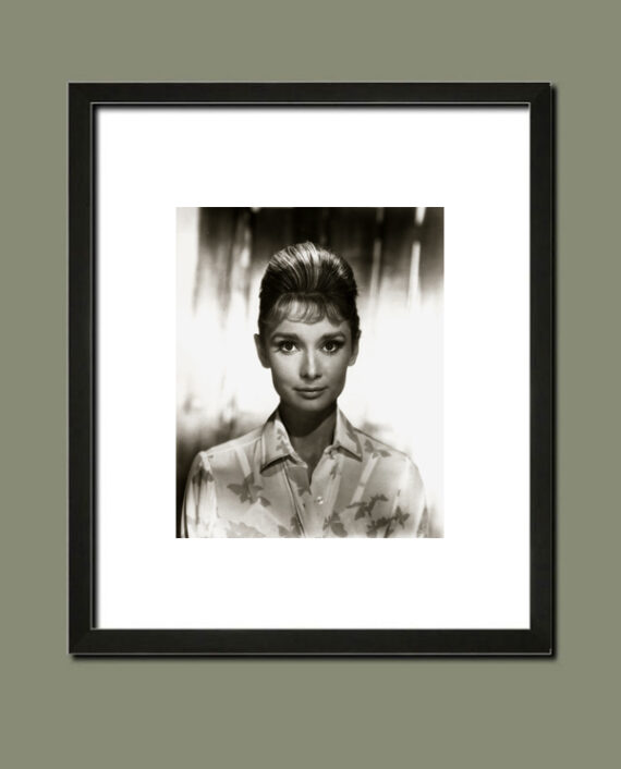 Portrait d'Audrey Hepburn, pour le film Deux têtes folles - Suggestion d'encadrement