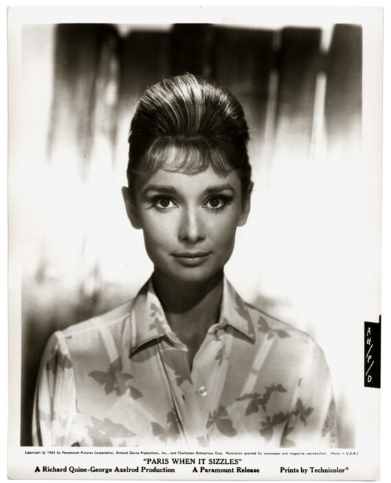 Portrait d'Audrey Hepburn, pour le film Deux têtes folles - Tirage argentique d'époque, 1964 - Photo Memory