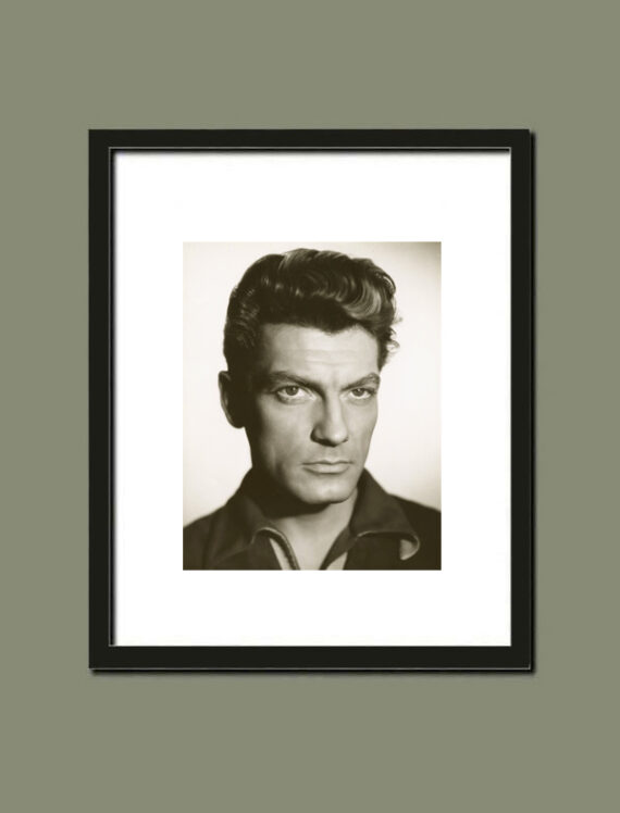 Jean Marais, portrait pour Orphée de Jean Cocteau - Attribuable à Roger Corbeau - Simulation d'encadrement du tirage d'époque, 1950