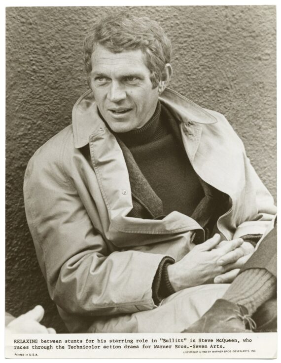 Le look Steve McQueen dans le film Bullitt, photographie de tournage, 1968 - Tirage d'époque avec légende de production - Photo Memory