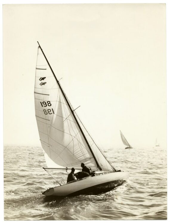 Un Requin en baie de Seine, par Pierre Fouquin - Tirage argentique d'époque, juin 1961 - Photo Memory