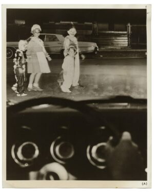 Enfants d'Halloween , photographie fantomatique, c. 1970 - Tirage argentique d'époque - Photo Memory