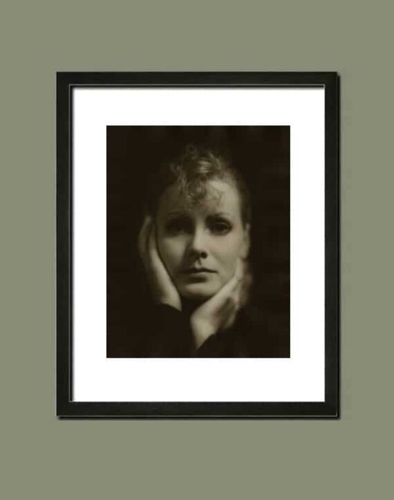 Greta Garbo, portrait par Clarence Sinclair Bull, The kiss (1929) - Simulation d'encadrement