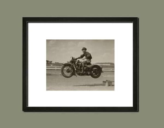 Policier sur sa Harley Davidson VD 1200 CC 1935 - Suggestion d'encadrement du tirage