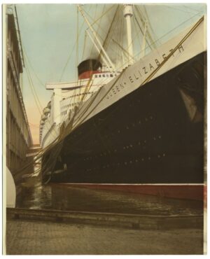 Le paquebot Queen Elizabeth à New York, après son voyage inaugural, octobre 1946 - Tirage argentique grand format, colorisé - Photo Memory